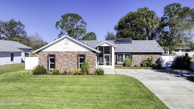 view of front facade with a front yard