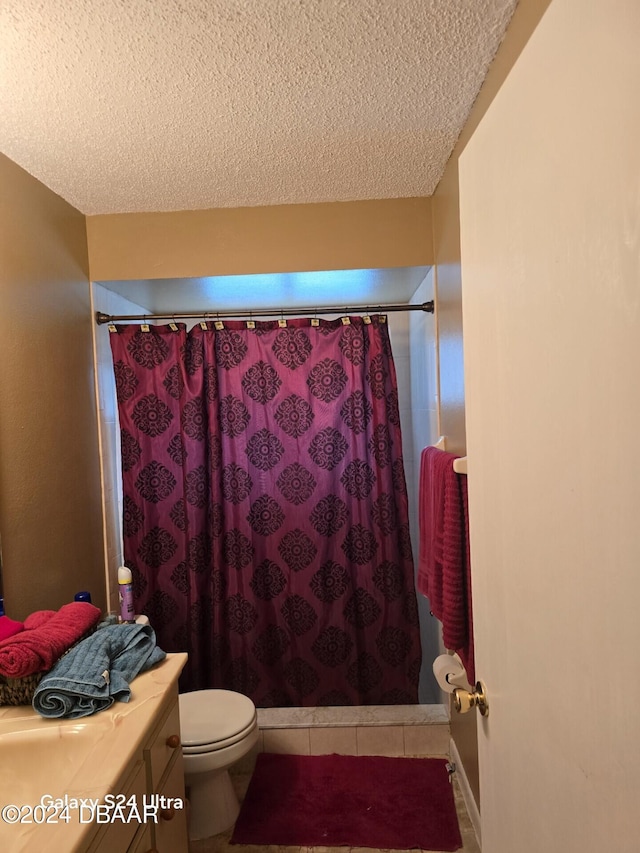 bathroom with curtained shower, a textured ceiling, and toilet