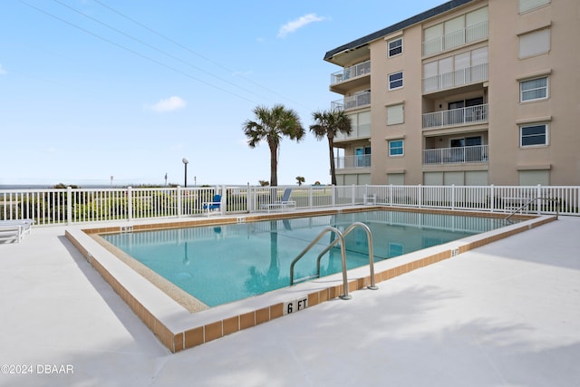 view of swimming pool