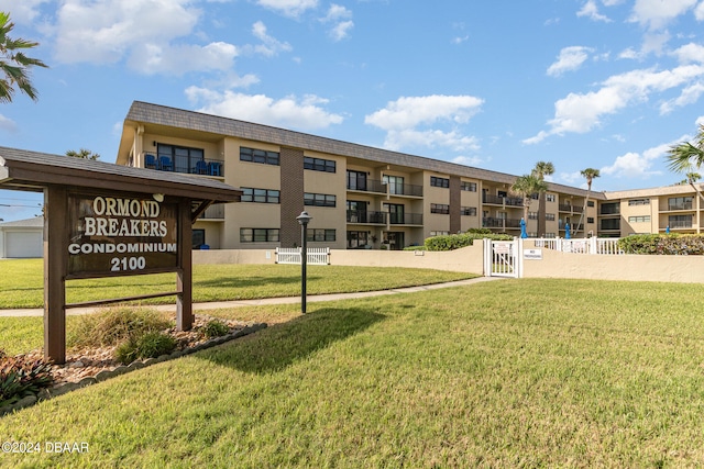 view of building exterior