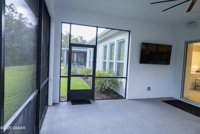 437 Aquamarine Way, Daytona Beach, FL 32124 - unfurnished sunroom featuring a ceiling fan