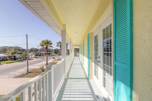 balcony featuring covered porch