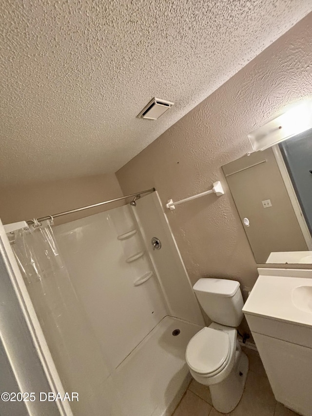 bathroom with visible vents, a textured wall, a shower with shower curtain, a textured ceiling, and tile patterned floors