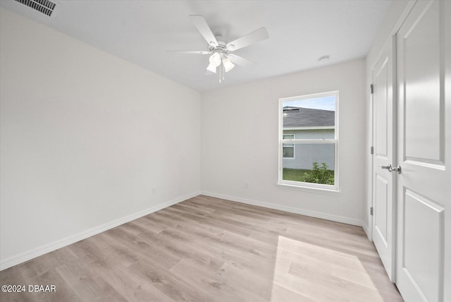 empty room featuring light hardwood / wood-style floors and ceiling fan