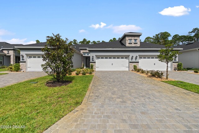 view of front facade featuring a front lawn and a garage