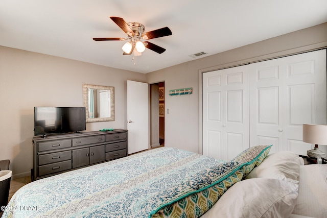 bedroom featuring ceiling fan and a closet