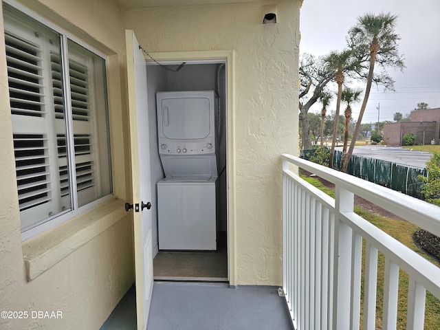 balcony featuring stacked washer / drying machine