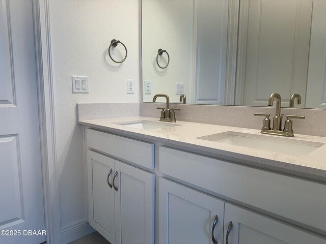 2009 Divot Dr, Daytona Beach, FL 32124 - full bath featuring a sink and double vanity