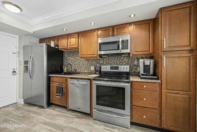 kitchen featuring ornamental molding, stainless steel appliances, sink, and backsplash