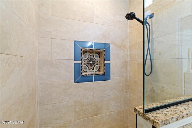 bathroom featuring tiled shower