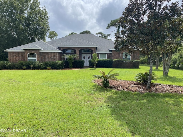 single story home with a front yard