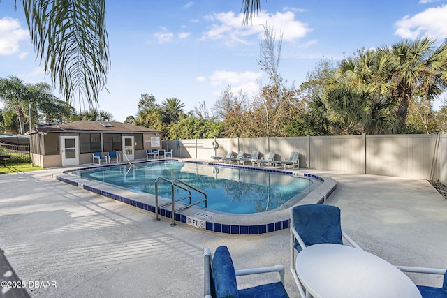 view of swimming pool featuring a patio