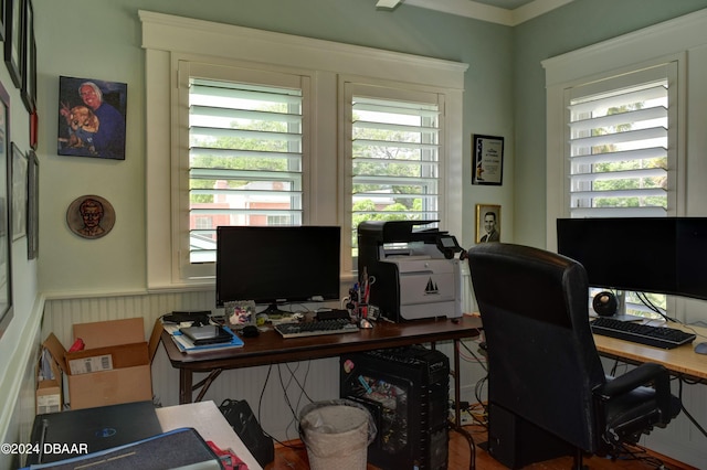 office area with crown molding