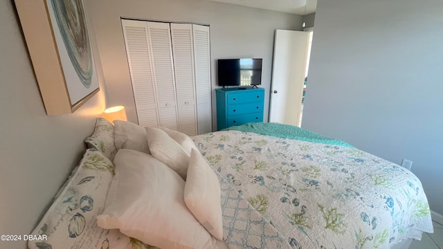 bedroom featuring a closet