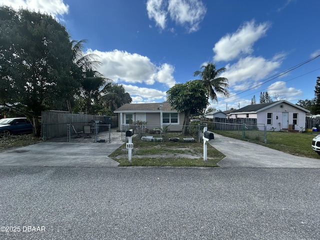 view of front facade with a fenced front yard and driveway