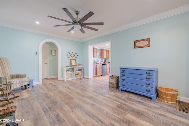 living area with ornamental molding, light hardwood / wood-style floors, and ceiling fan