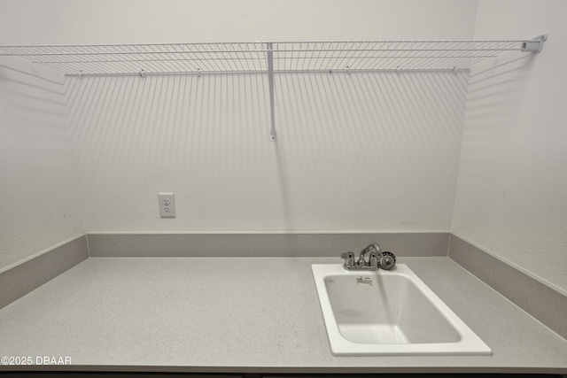 1316 Loftwedge Cir, Daytona Beach, FL 32124 - bathroom with a sink