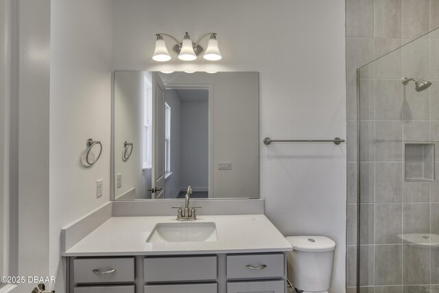 1316 Loftwedge Cir, Daytona Beach, FL 32124 - bathroom featuring vanity and tiled shower