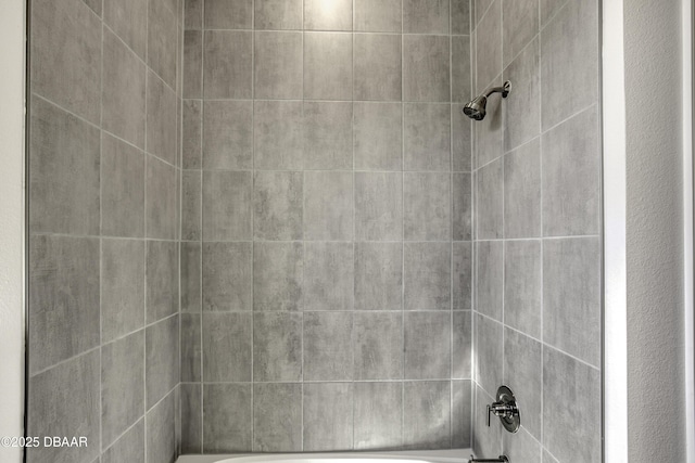 1316 Loftwedge Cir, Daytona Beach, FL 32124 - bathroom featuring shower / bathtub combination
