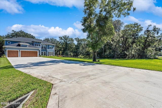 view of front facade featuring a front lawn