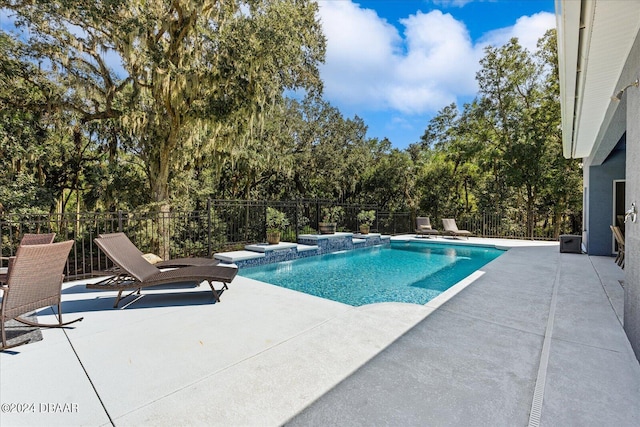 view of pool with a hot tub and a patio area