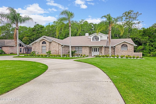 view of front of property with a front yard