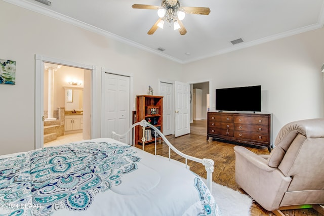 bedroom with sink, ensuite bathroom, ceiling fan, crown molding, and light hardwood / wood-style flooring