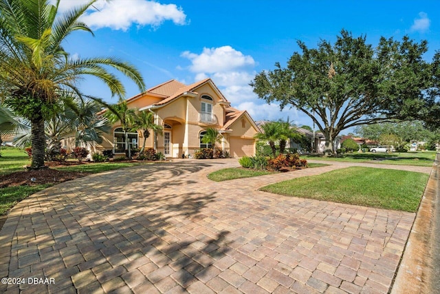 view of front facade with a front lawn