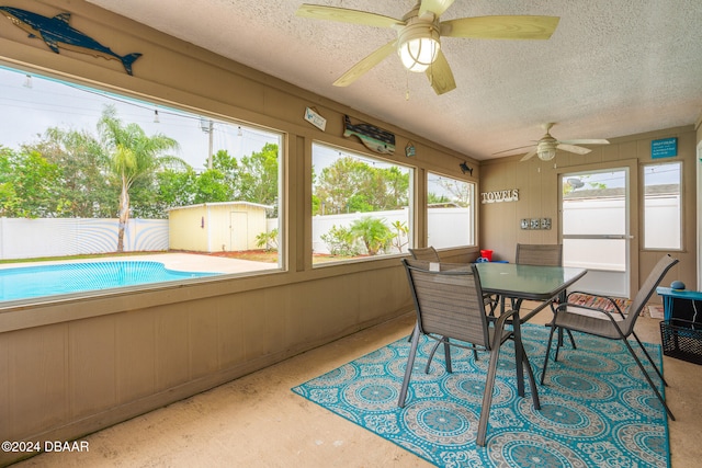 sunroom / solarium featuring ceiling fan