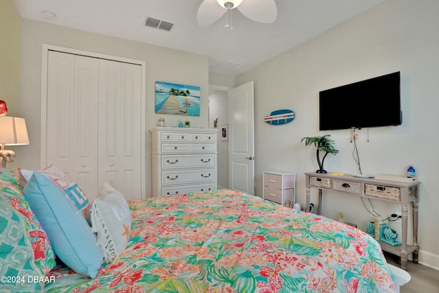 bedroom featuring hardwood / wood-style flooring, ceiling fan, and a closet