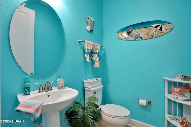 bathroom featuring toilet