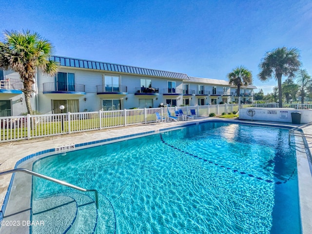 view of swimming pool