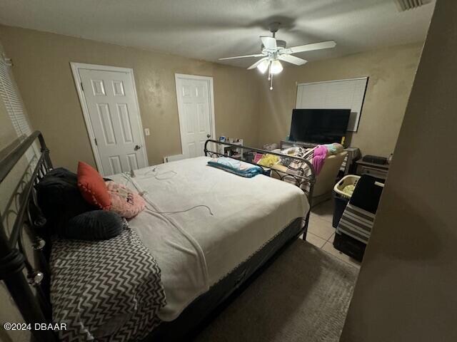 bedroom with ceiling fan