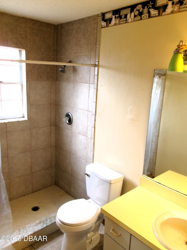 bathroom with a shower with curtain, vanity, and toilet