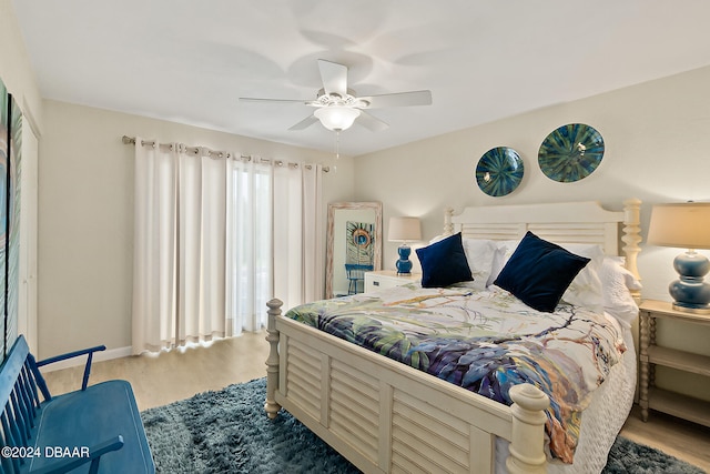 bedroom featuring light hardwood / wood-style floors, ceiling fan, and a closet