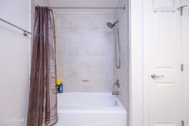 bathroom with shower / bath combo