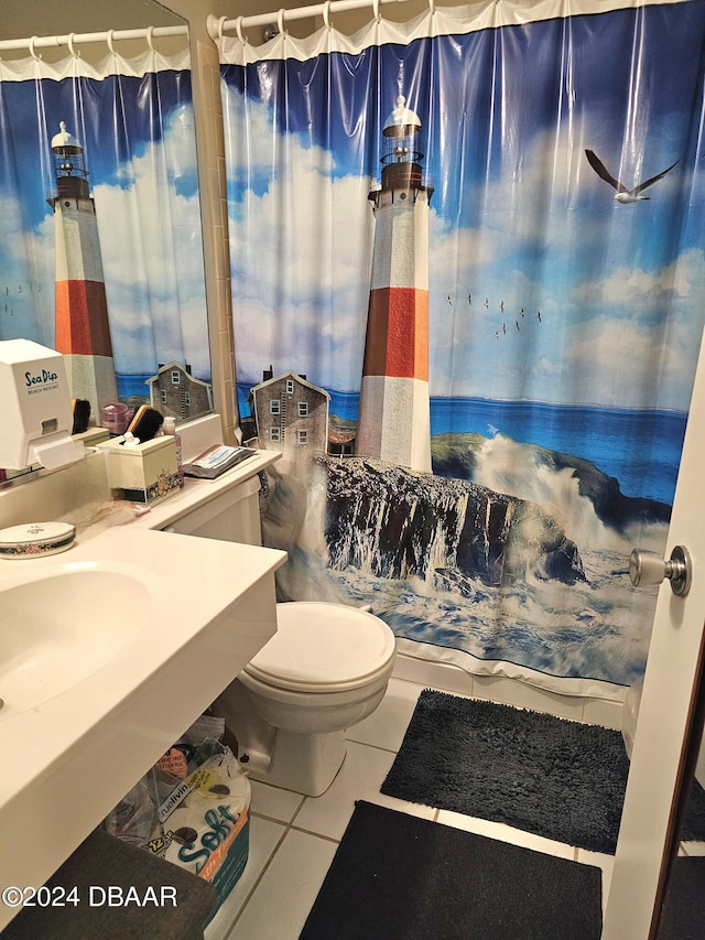 1233 S Atlantic Ave Unit 3310, Daytona Beach, FL 32118 - full bath featuring tile patterned flooring, toilet, vanity, and curtained shower