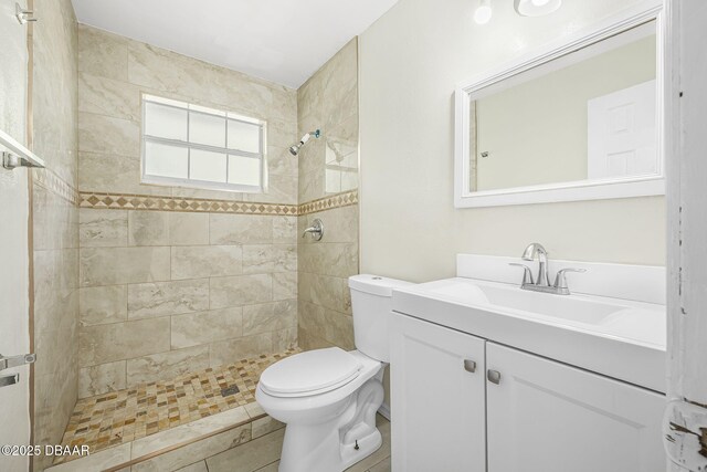 656 Winchester St, Daytona Beach, FL 32114 - full bathroom with vanity, a tile shower, and toilet