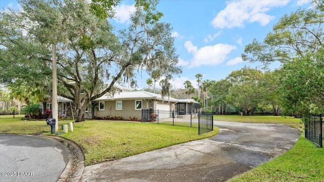 view of front of home featuring a front yard