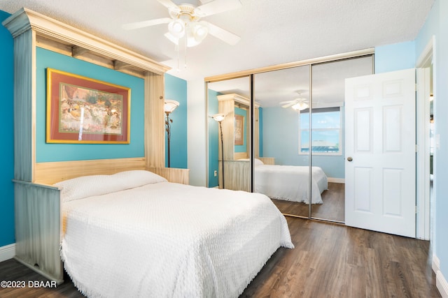 bedroom with a textured ceiling, dark hardwood / wood-style flooring, ceiling fan, and a closet