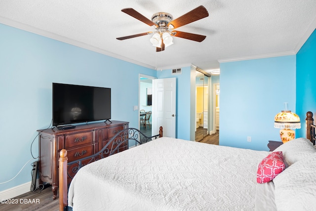 bedroom featuring hardwood / wood-style floors, ceiling fan, a textured ceiling, and crown molding