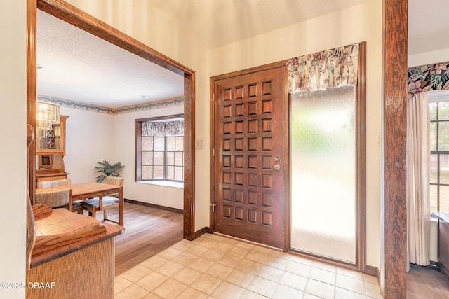 foyer entrance featuring baseboards