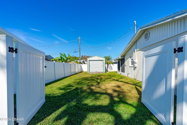 view of yard featuring a storage unit