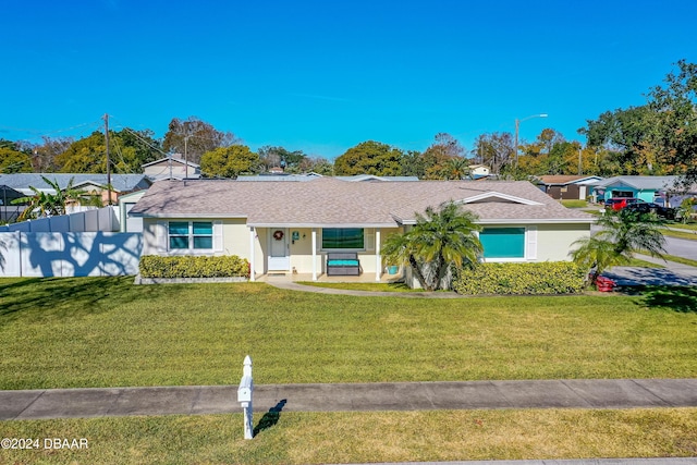 single story home with a front lawn