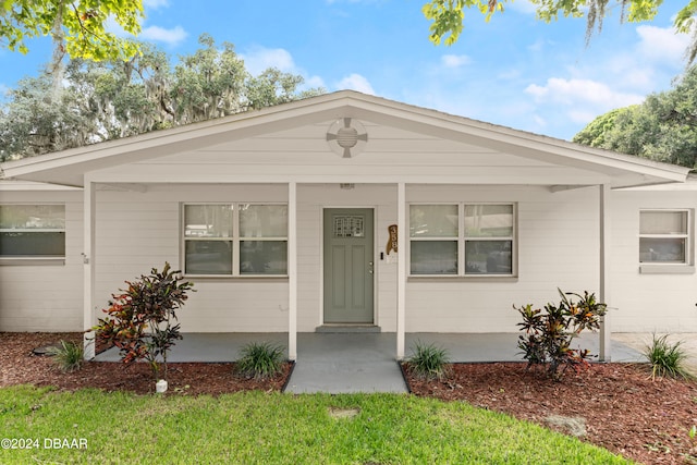 view of front of property featuring covered porch