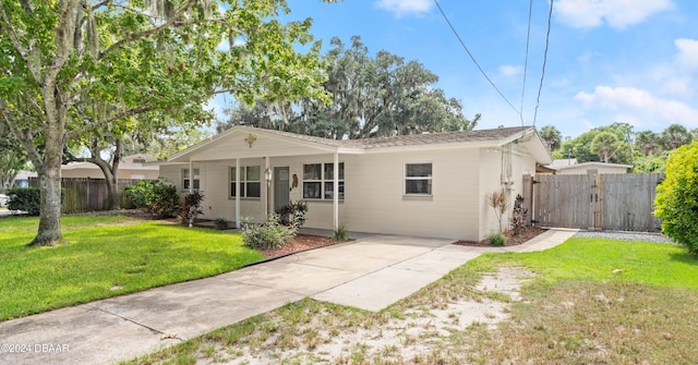 single story home featuring a front yard