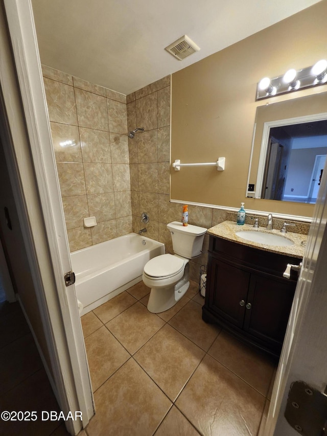 812 S Kottle Cir Unit S, Daytona Beach, FL 32114 - full bath featuring tile patterned flooring, vanity, toilet, shower / bath combination, and tile walls