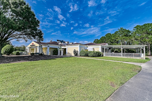 view of front facade with a front lawn