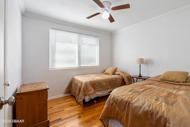 bedroom featuring light hardwood / wood-style floors, ceiling fan, and ornamental molding