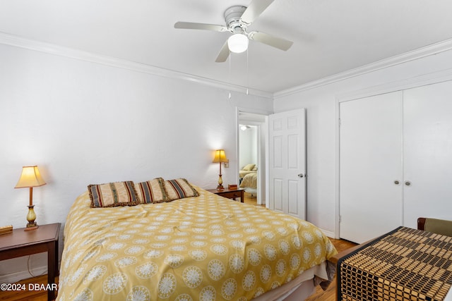 bedroom with wood-type flooring, a closet, crown molding, and ceiling fan